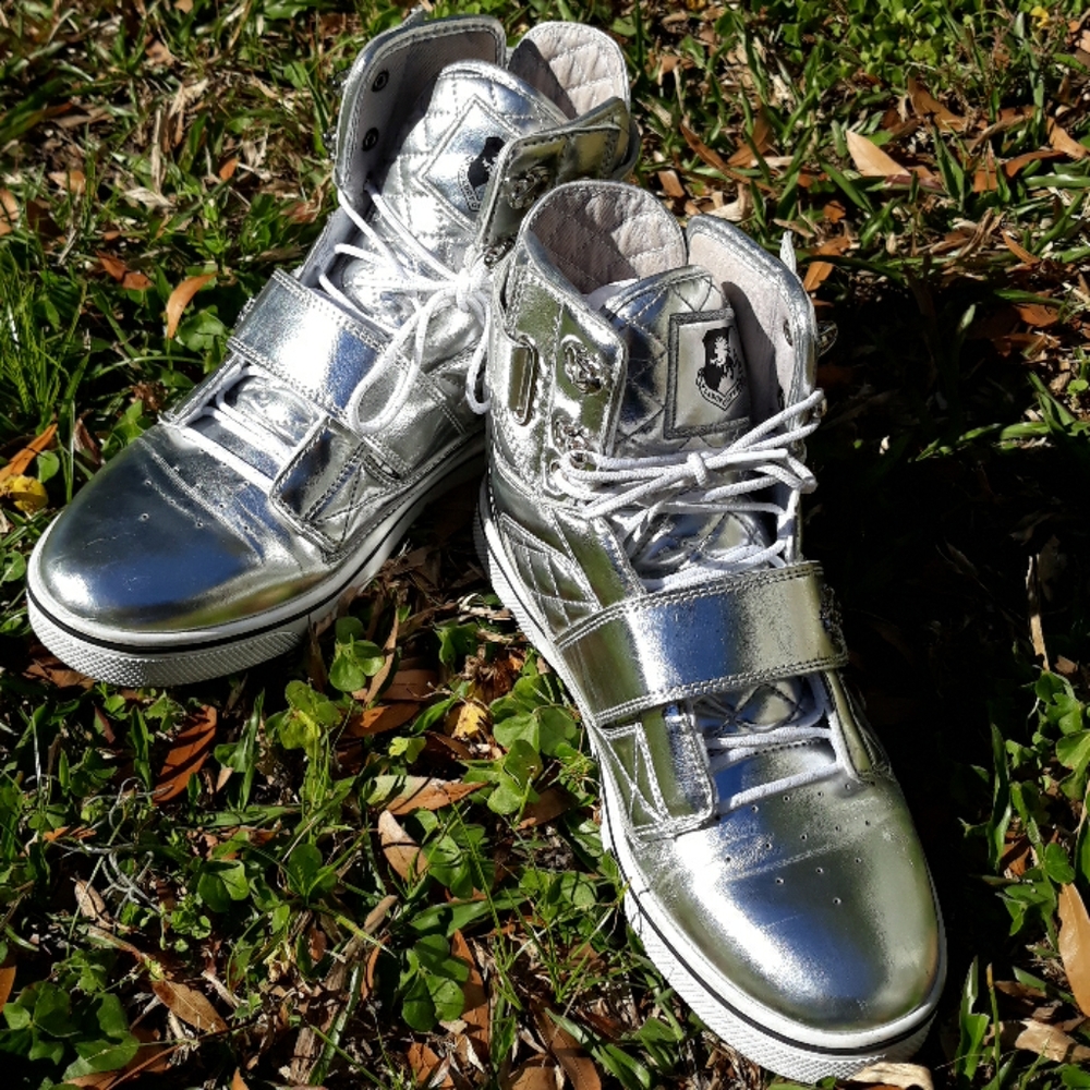 Vlado Epic Silver Metallic Sneakers size 8